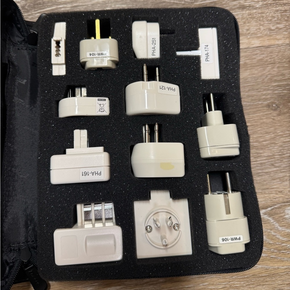 Toshiba European travel pack